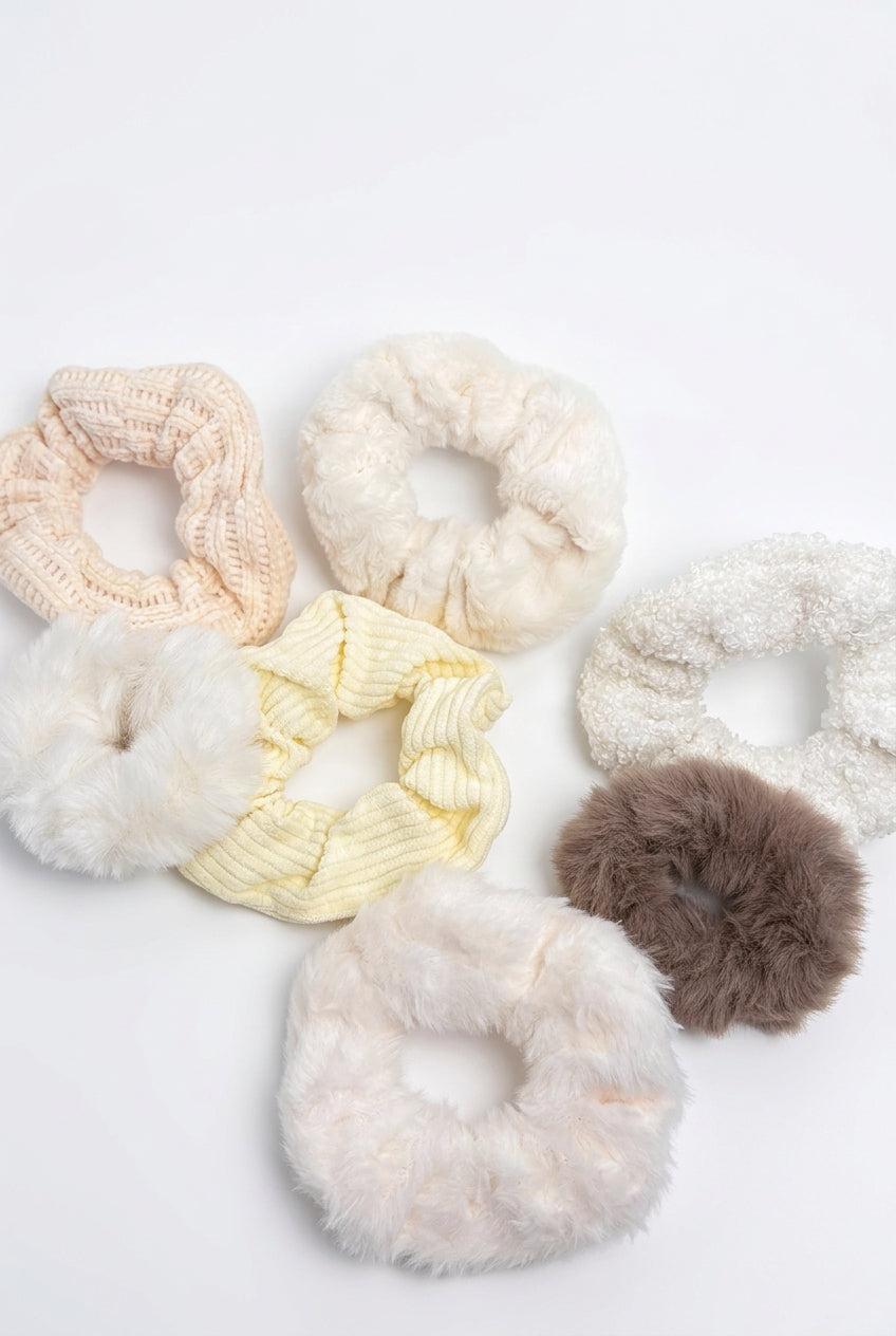 Flauschige Scrunchies im Set