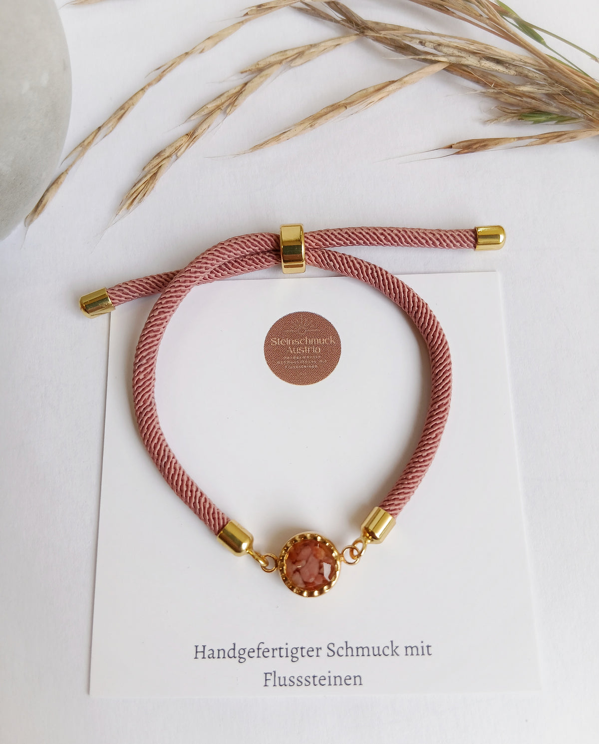 Kordel Armband Altrosa mit Quarz Anhänger