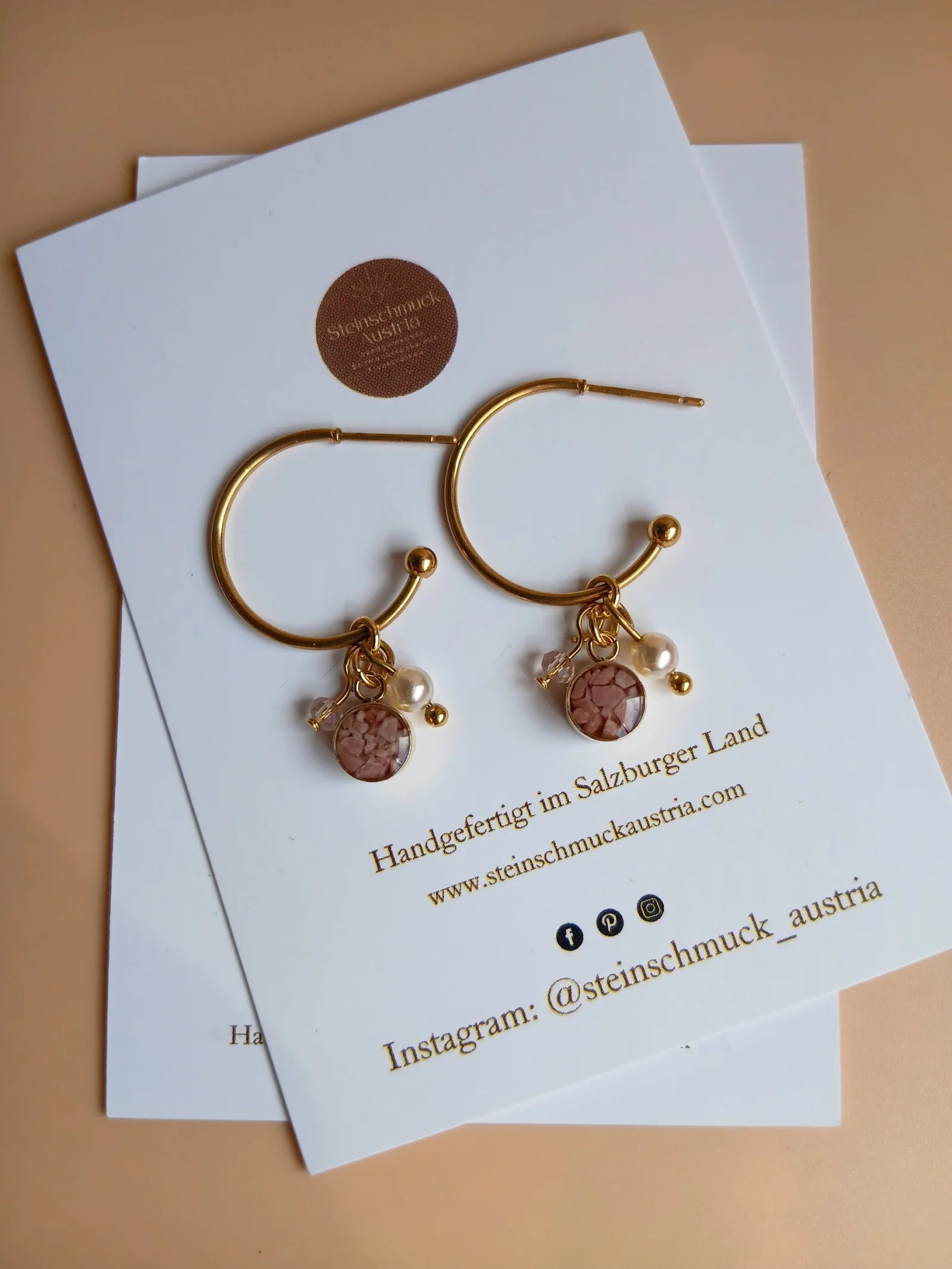 Zarte Edelstahl Creolen mit Rosa Natursteinen
