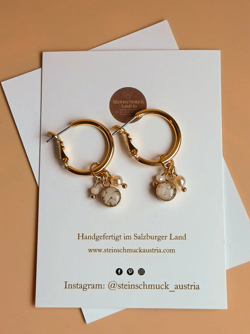 Creolen gold mit weißem Naturstein Anhänger