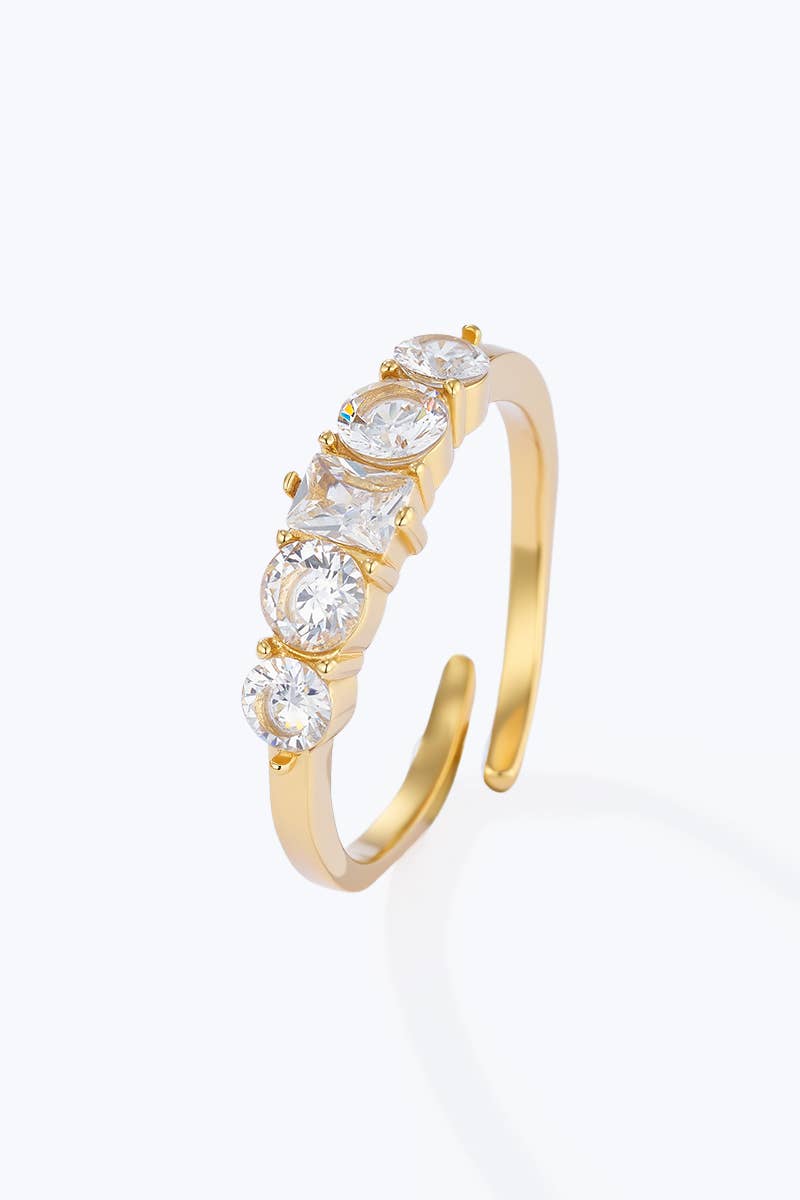 Ring mit Schmucksteinen