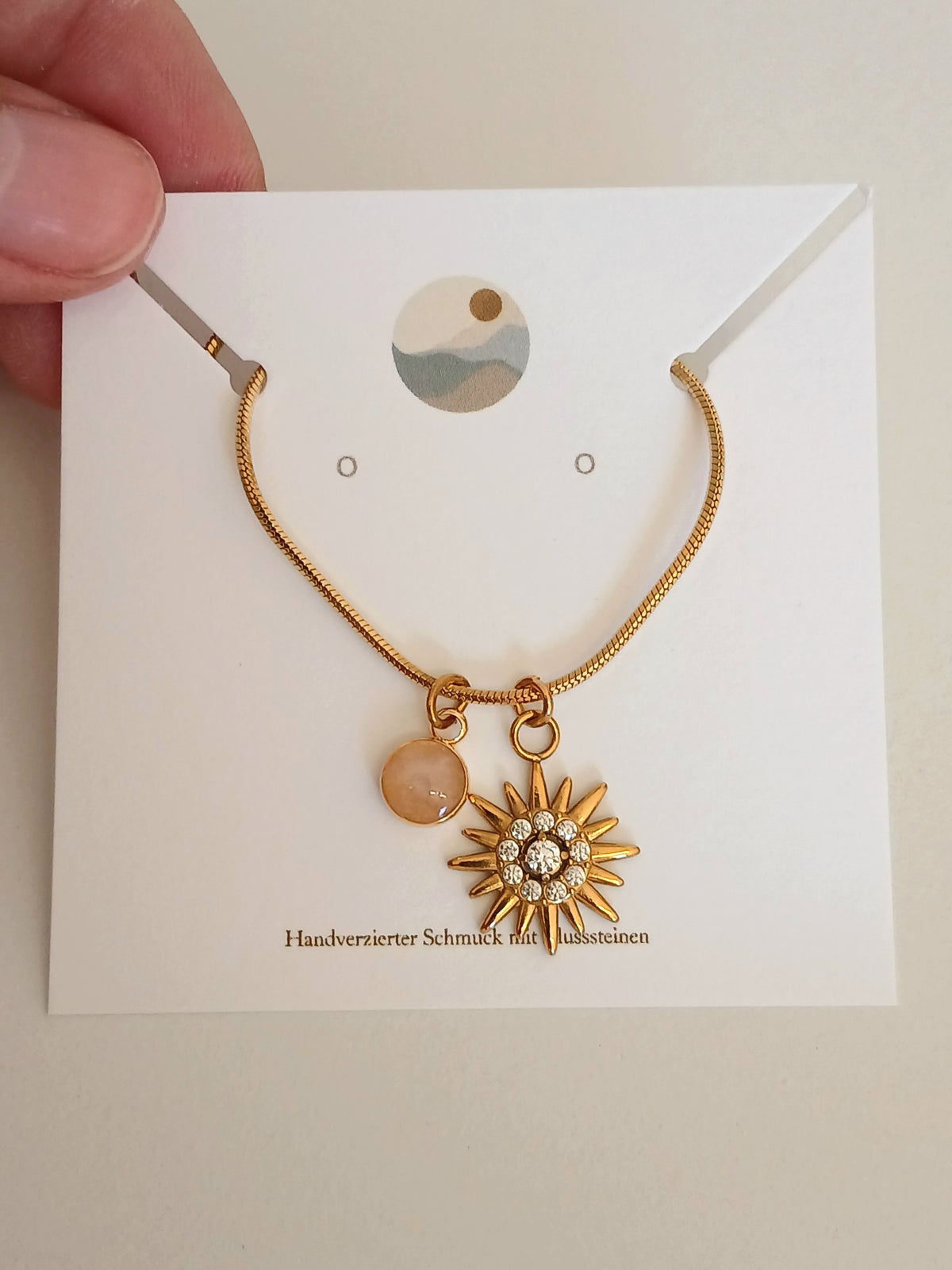 Kette mit Stern Anhänger und rundem Stein Anhänger 