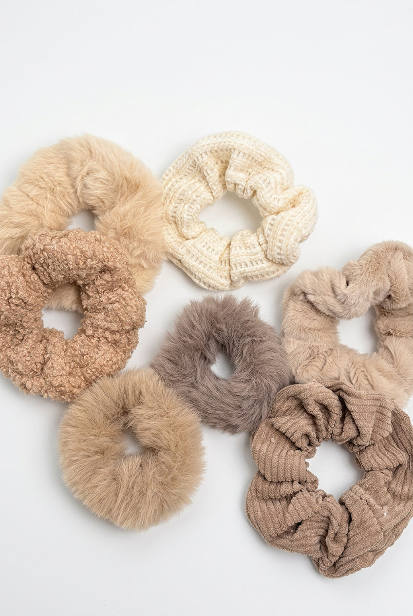 Flauschige Scrunchies im Set