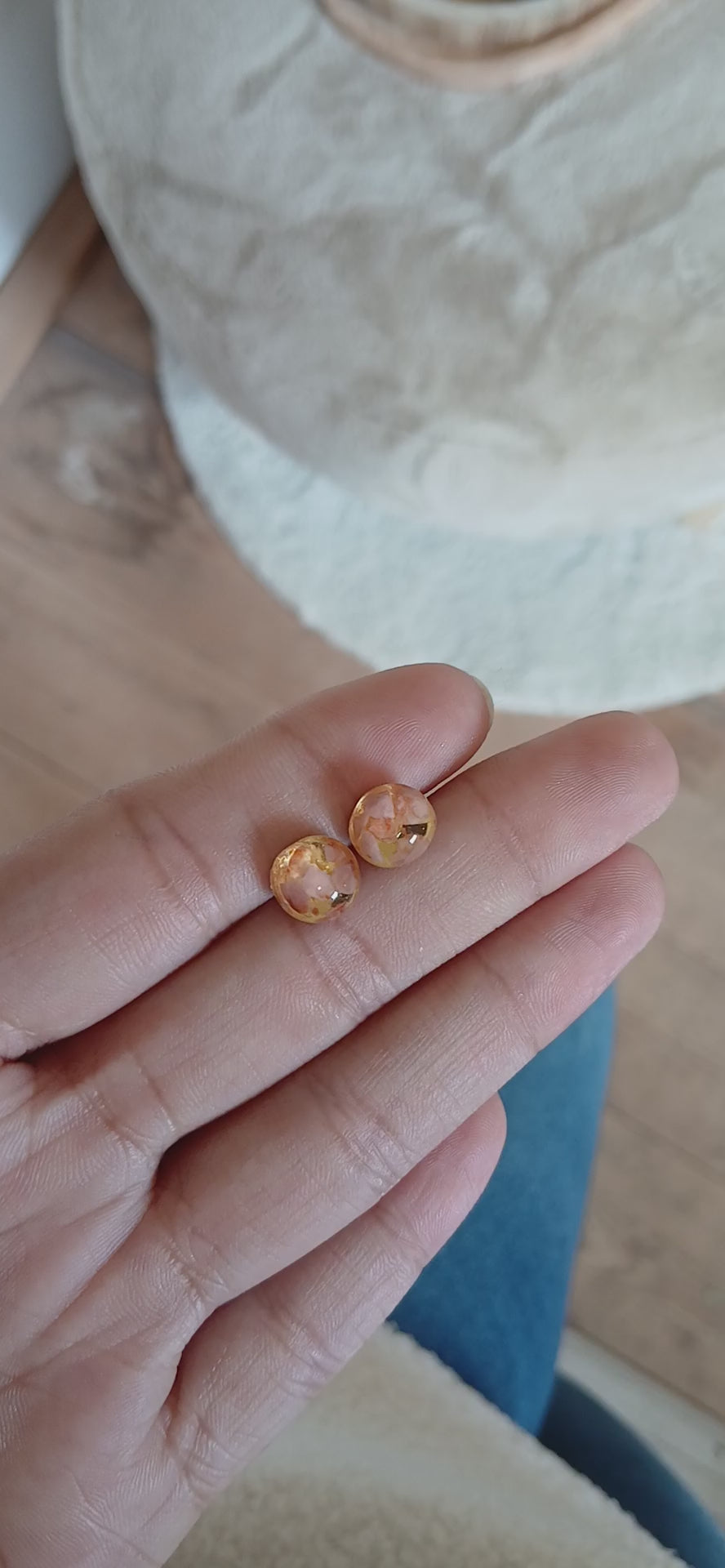 Große runde Ohrstecker mit rosa Naturstein