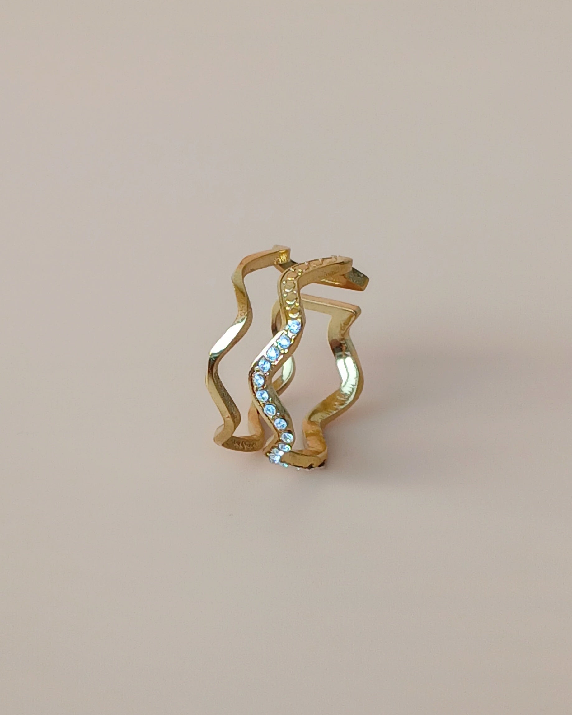 Wellen Ring mit Steinchen