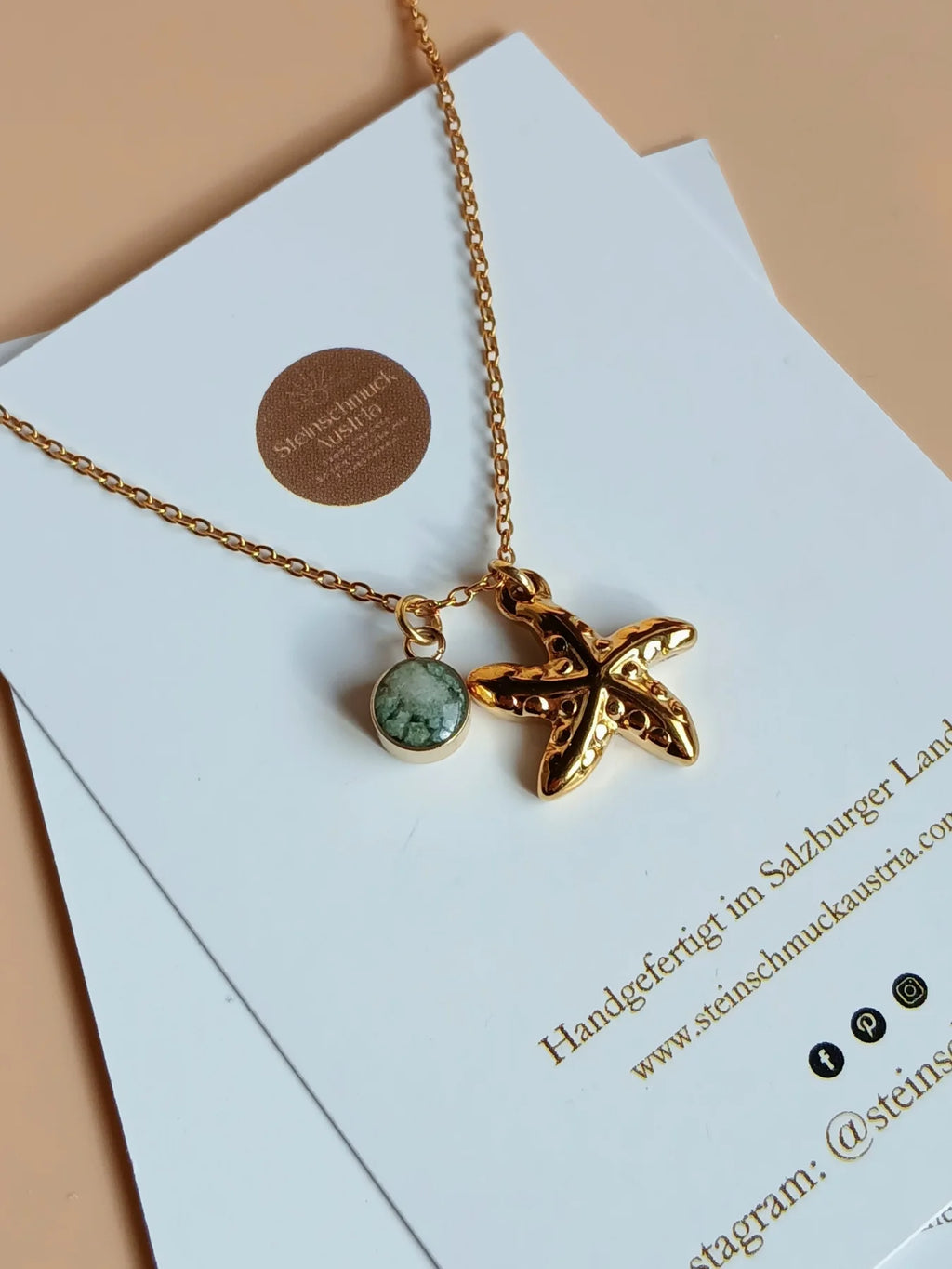Goldene Seestern Kette mit grünem Naturstein