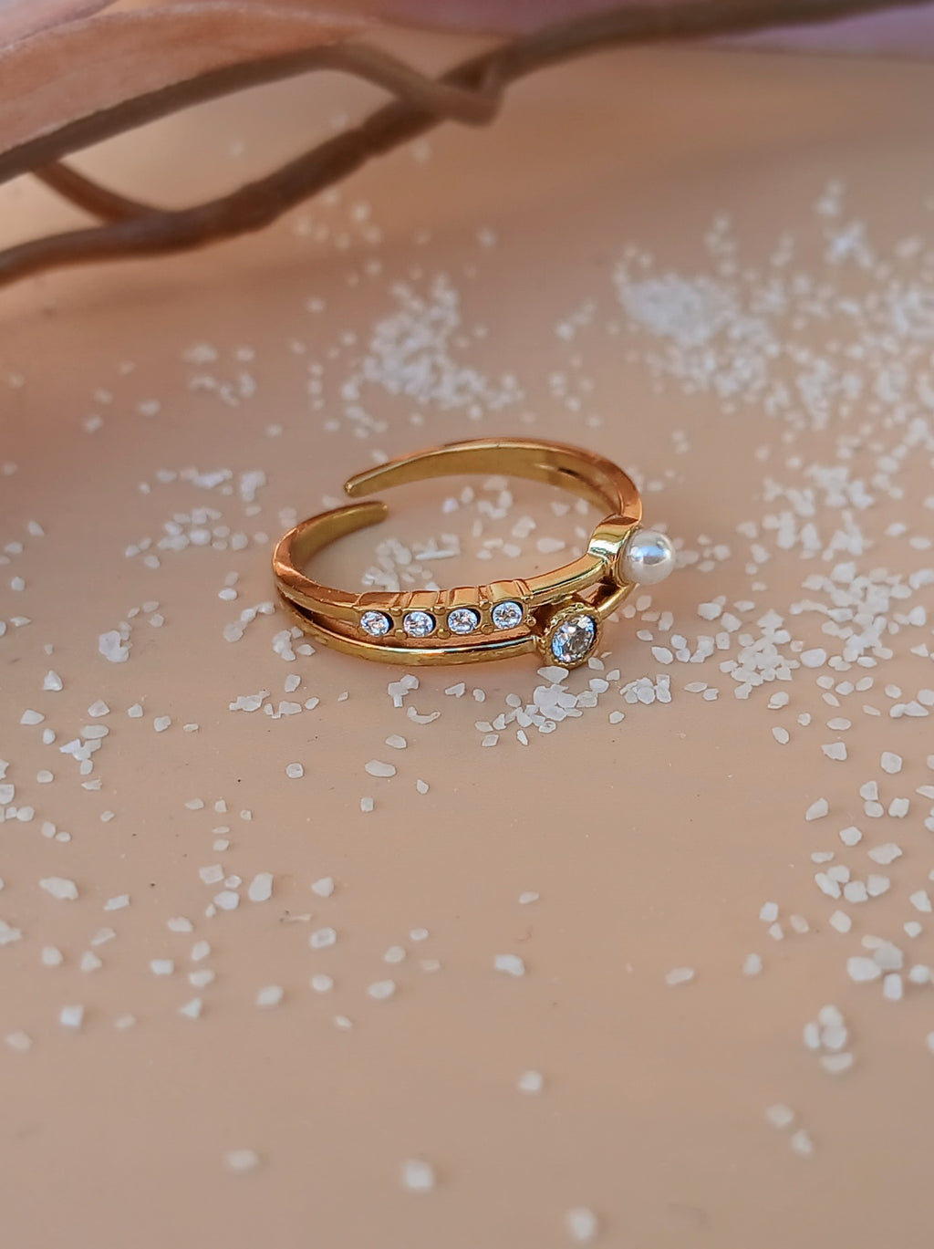 Goldener Edelstahl Ring mit Schmucksteinen 