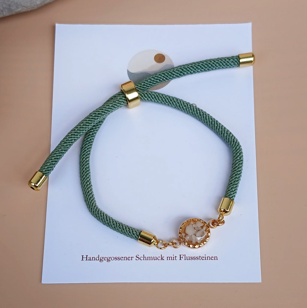 Grünes Naturstein Armband mit Schiebeperle