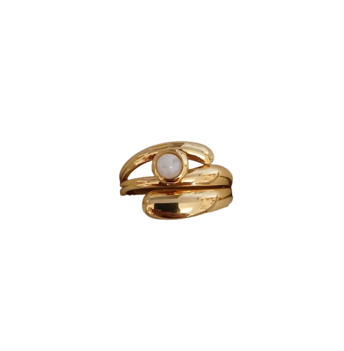 Goldener Ring weißer Stein in der mitte