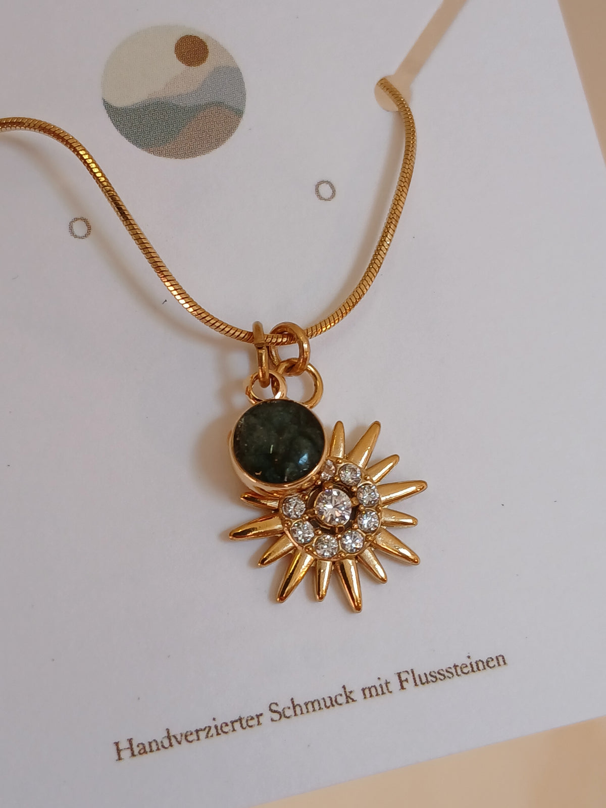 Kette mit Sonnenanhänger