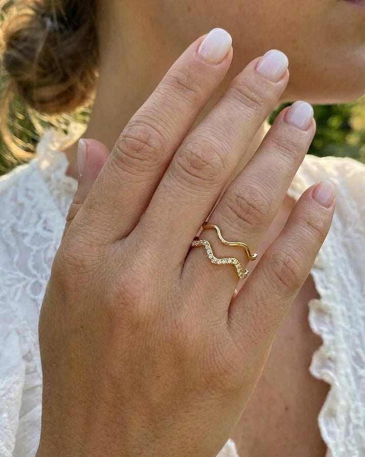 Wellen Ring mit Steinchen