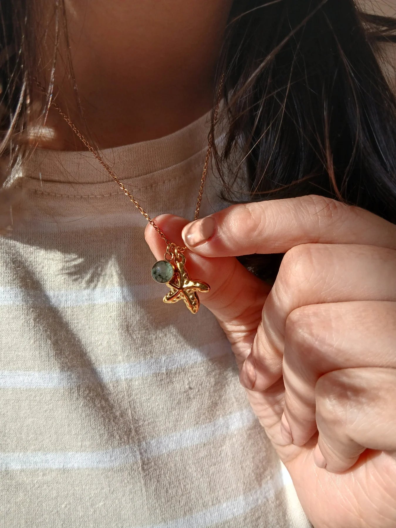 Goldene Seestern Kette mit grünem Naturstein