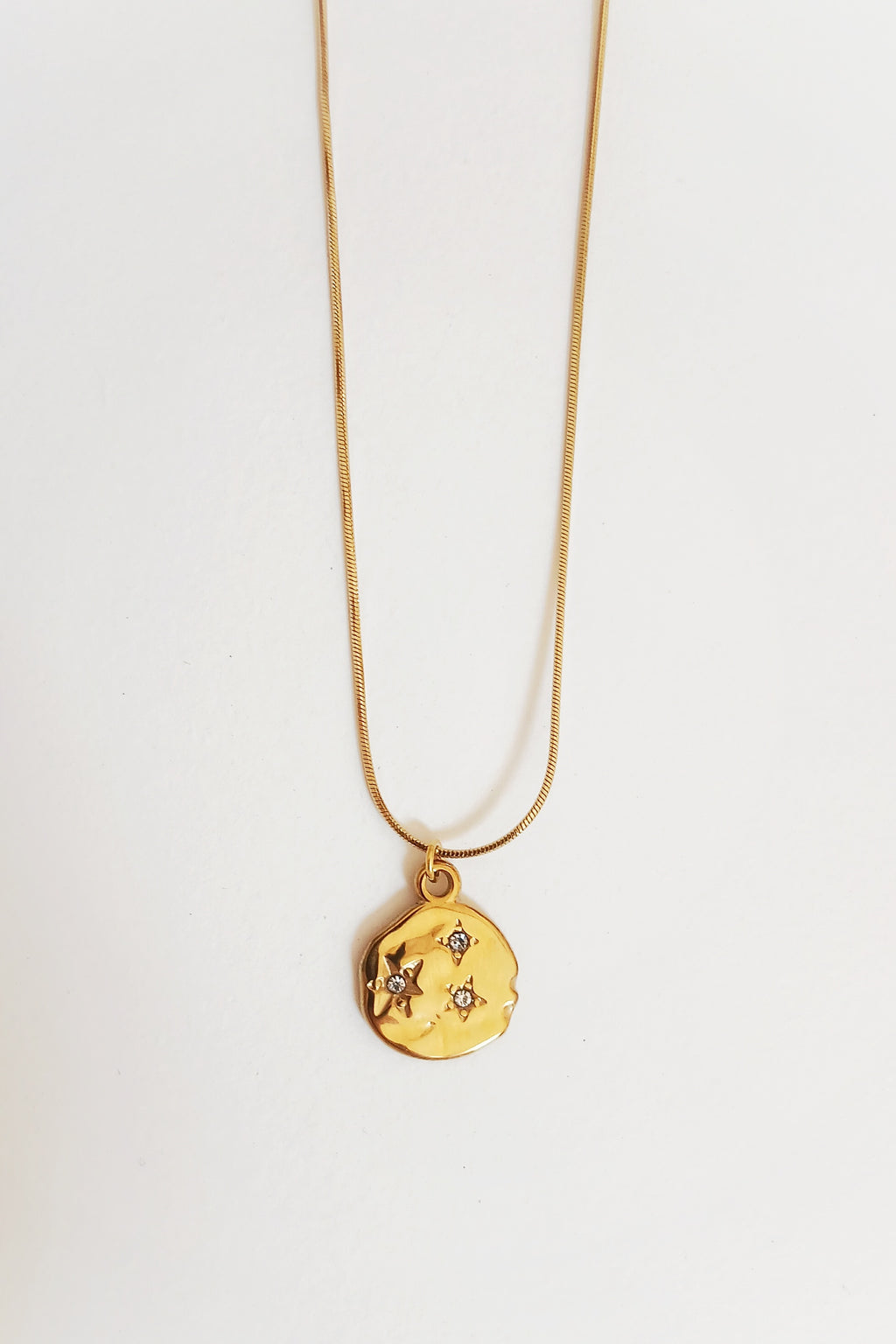 Goldene Halskette mit Stern Anhänger