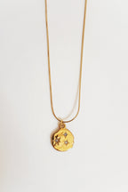 Goldene Halskette mit Stern Anhänger