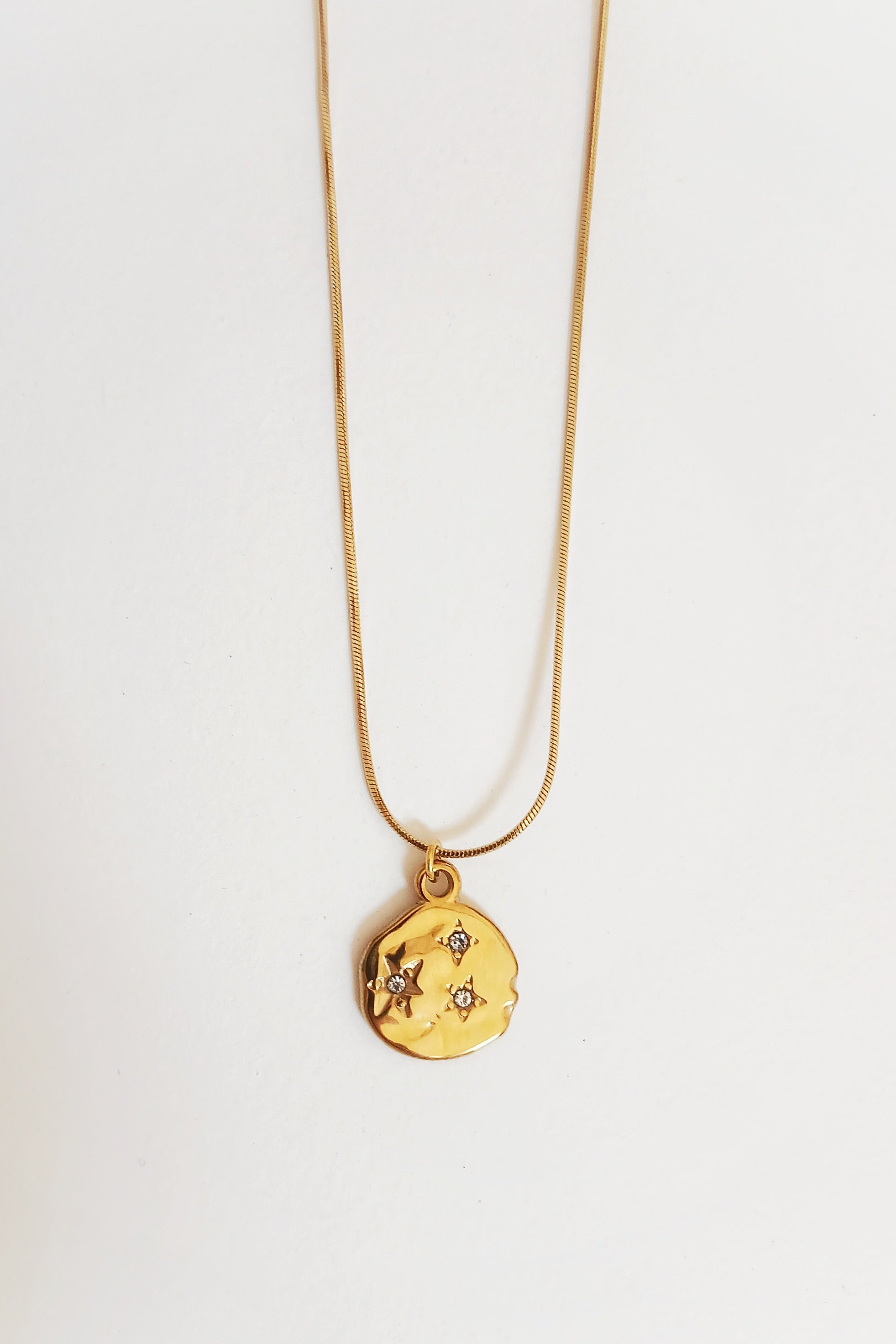 Goldene Halskette mit Stern Anhänger