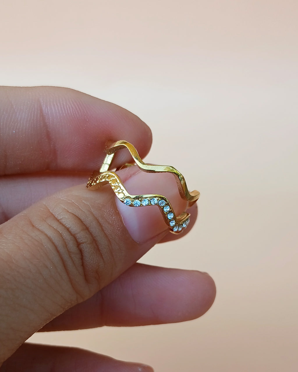 Wellen Ring mit Steinchen