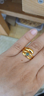 Goldener Statement Ring mit grünem Naturstein