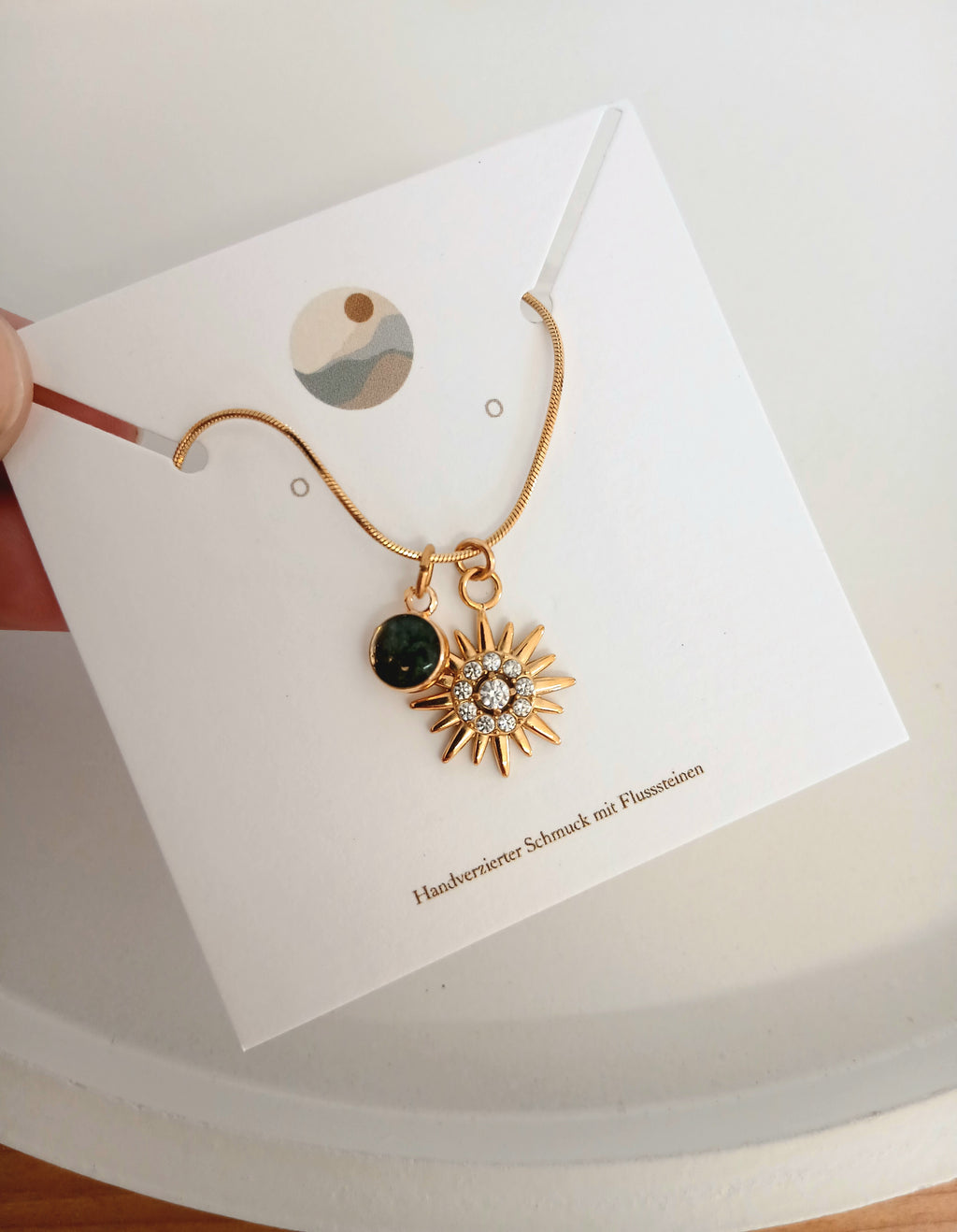 Kette mit Sonnenanhänger