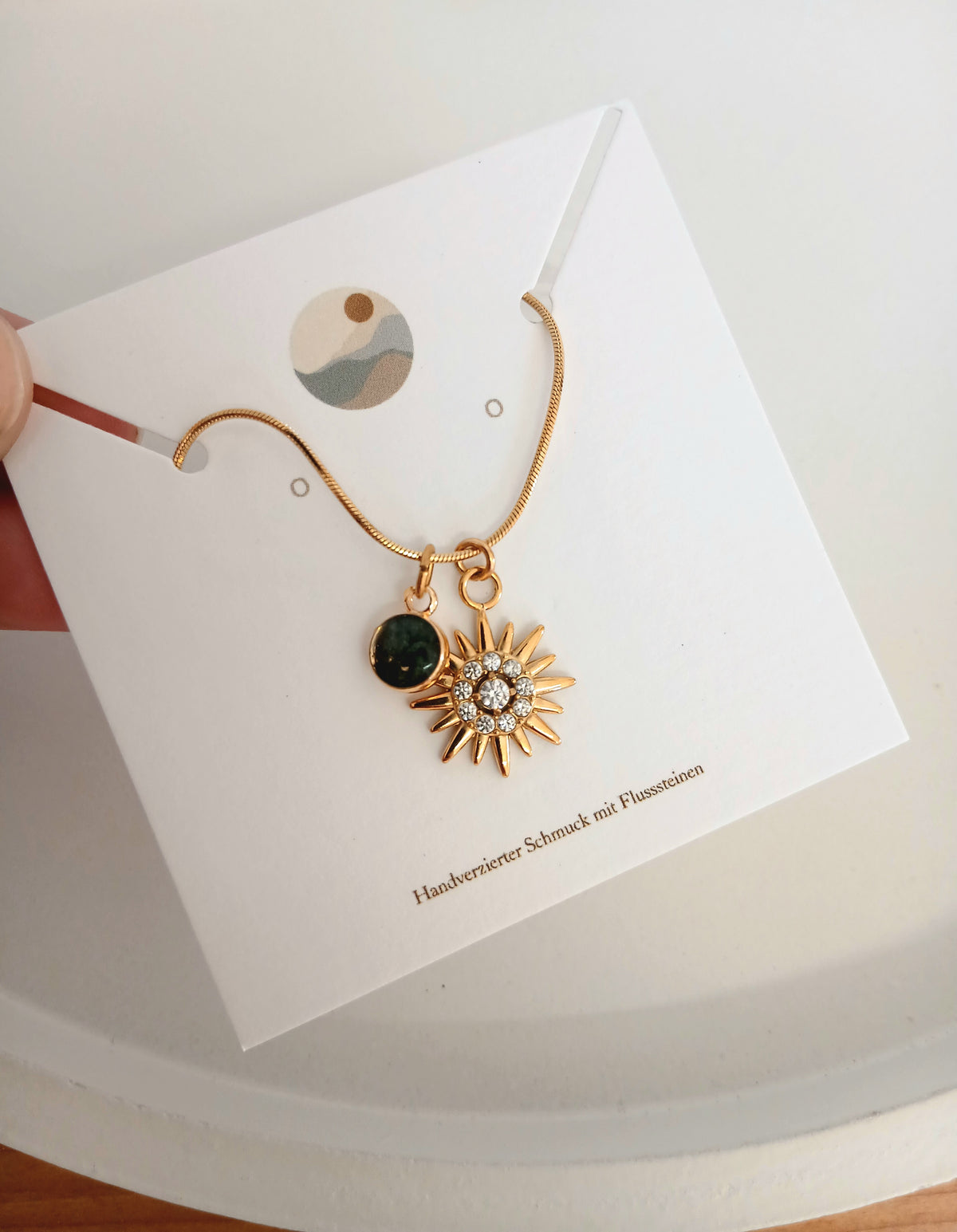 Kette mit Sonnenanhänger