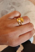 Goldener Statement Ring mit weißem Quarz