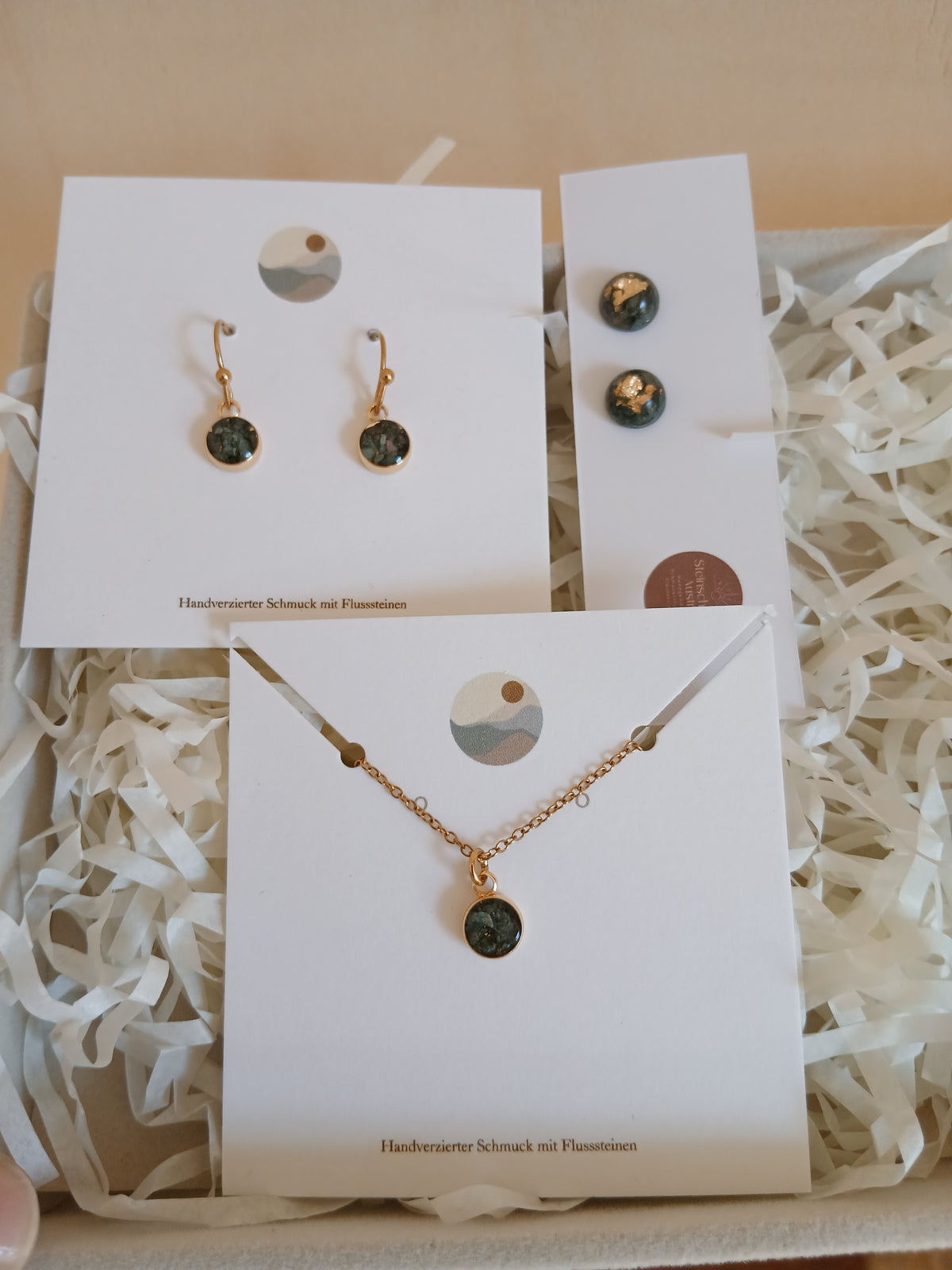 Schmuckset gold mit grünem Stein