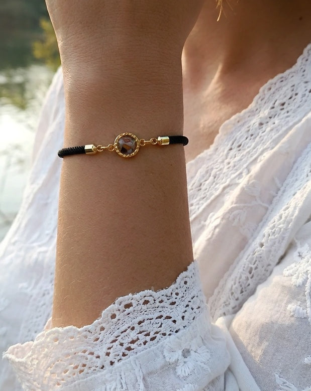 Schwarzes Kordel Armband mit Stein Anhänger