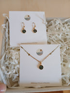 Schmuckset gold mit grünem Stein