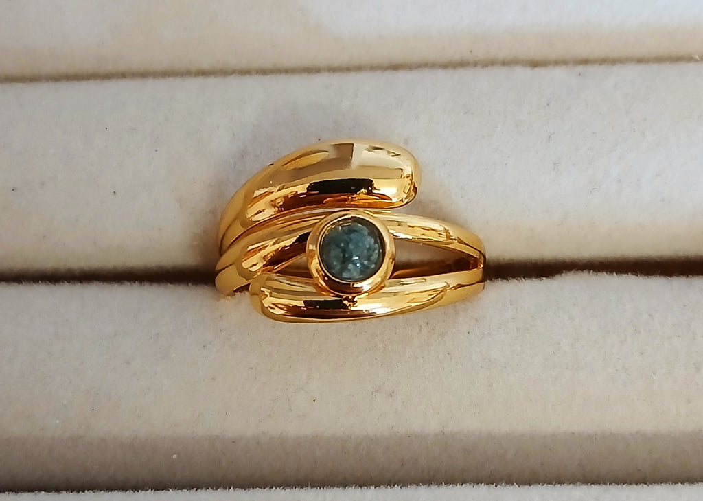 Goldener Statement Ring mit grünem Naturstein