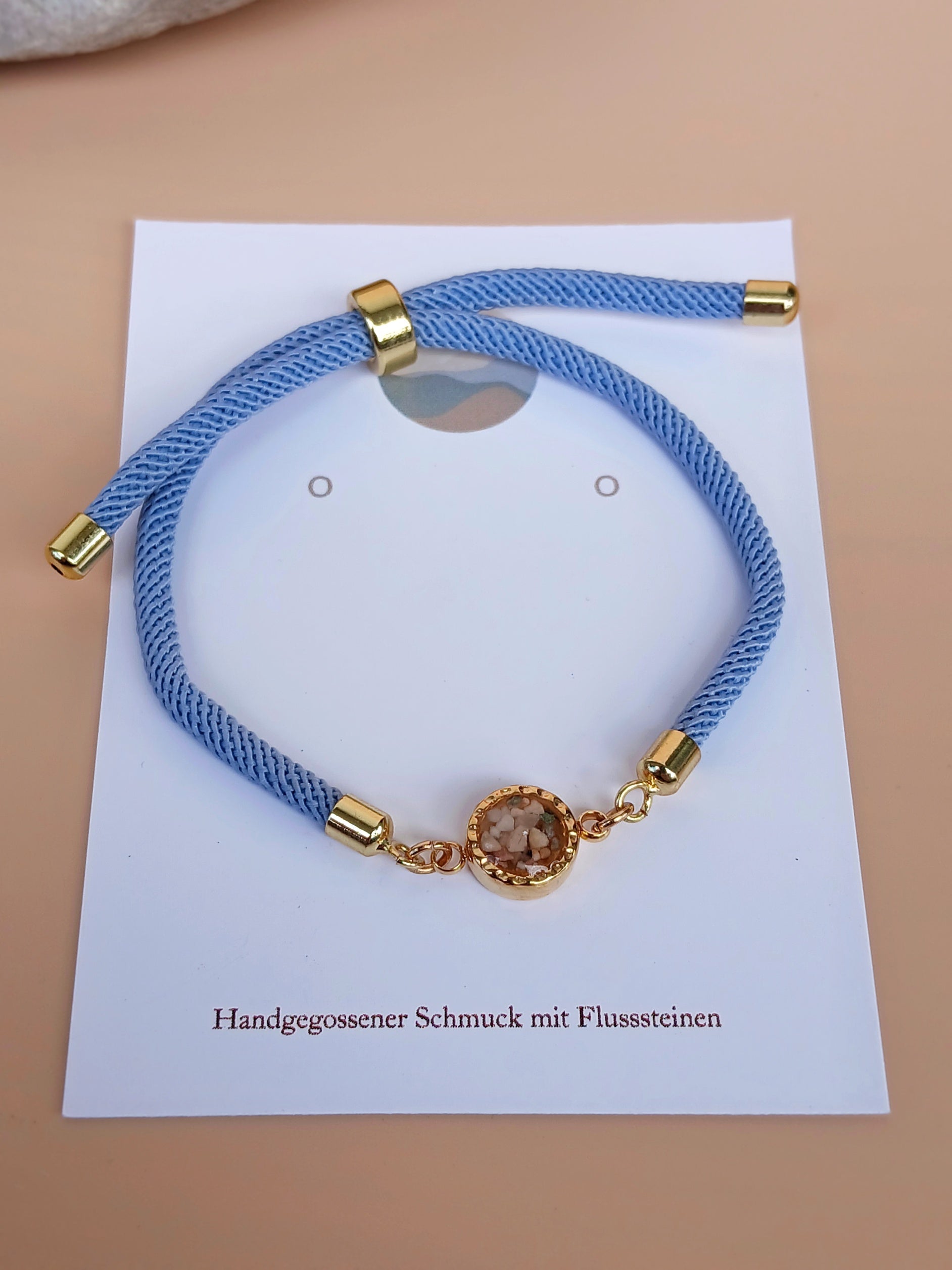Kordel Armband Hellblau mit Flussstein Anhänger